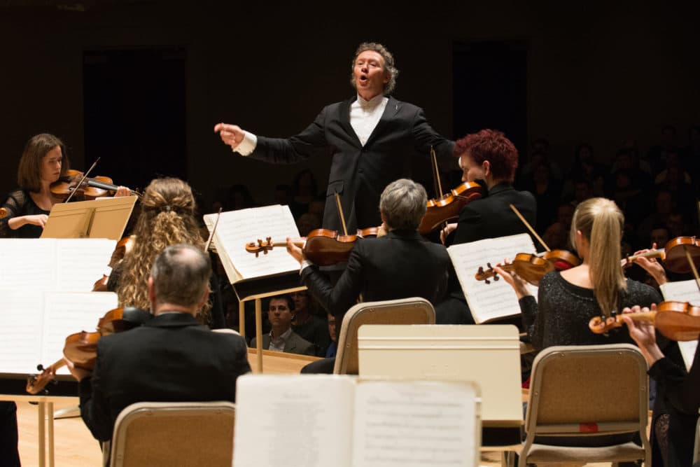 Harry Christophers conducts the Handel & Haydn Society. (Courtesy Stu Rosner)