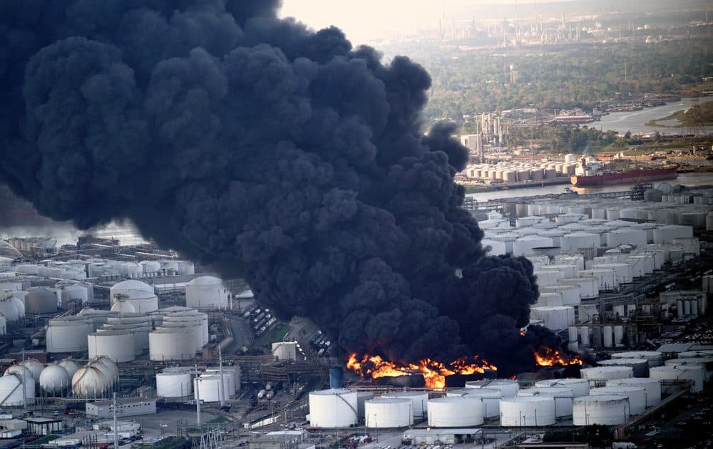 A plume of smoke rises from a petrochemical fire at the Intercontinental Terminals Company on Monday, March 18, 2019, in Deer Park, Texas. (David J. Phillip/AP)