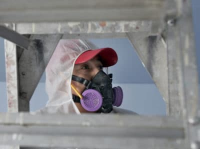 Contractor Luis Benitez cleans up lead paint at a contaminated building in Providence, R.I., in this Feb. 23, 2006 file photo. (Chitose Suzuki/AP)