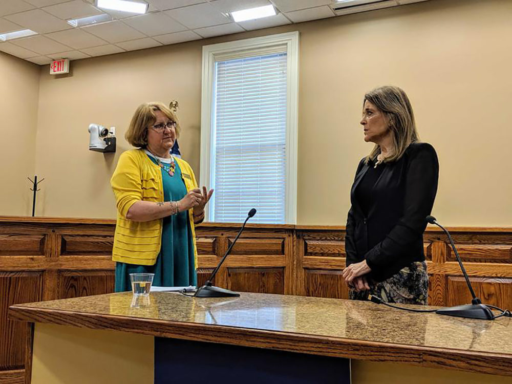 New Hampshire state Rep. Wendy Thomas, left, talks with Democratic presidential candidate Marrianne Williamson about PFAS chemicals in Merrimack. (Annie Ropeik/NHPR)