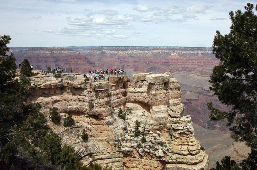 Tourist view of the Grand Canyon in Arizona 05 April 2007. (Gabriel Bouys/AFP/Getty Images)