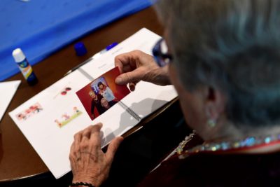 A patient affected by Alzheimer's disease attends a special therapeutic session. (Pierre-Philippe Marcou/Getty Images)