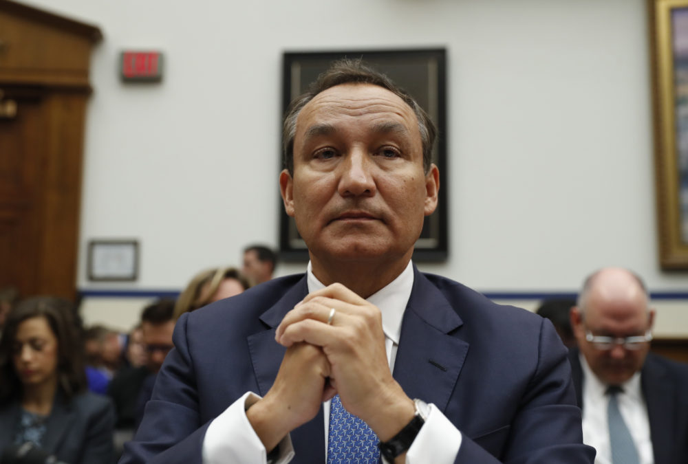 United Airlines CEO Oscar Munoz prepares to testify on Capitol Hill in Washington, D.C. before a congressional hearing on May 2, 2017. (Pablo Martinez Monsivais/AP)