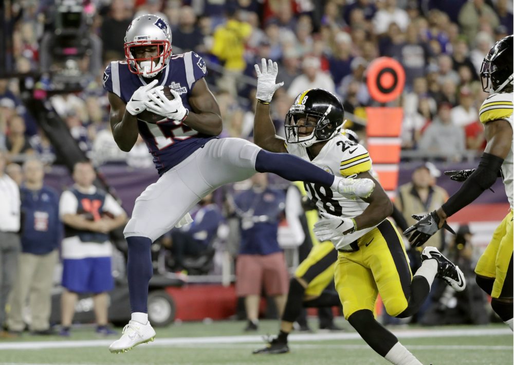 New England Patriots wide receiver Phillip Dorsett, left, catches a touchdown pass in front of Pittsburgh Steelers cornerback Mike Hilton in the first half an NFL football game. (Steven Senne/AP)