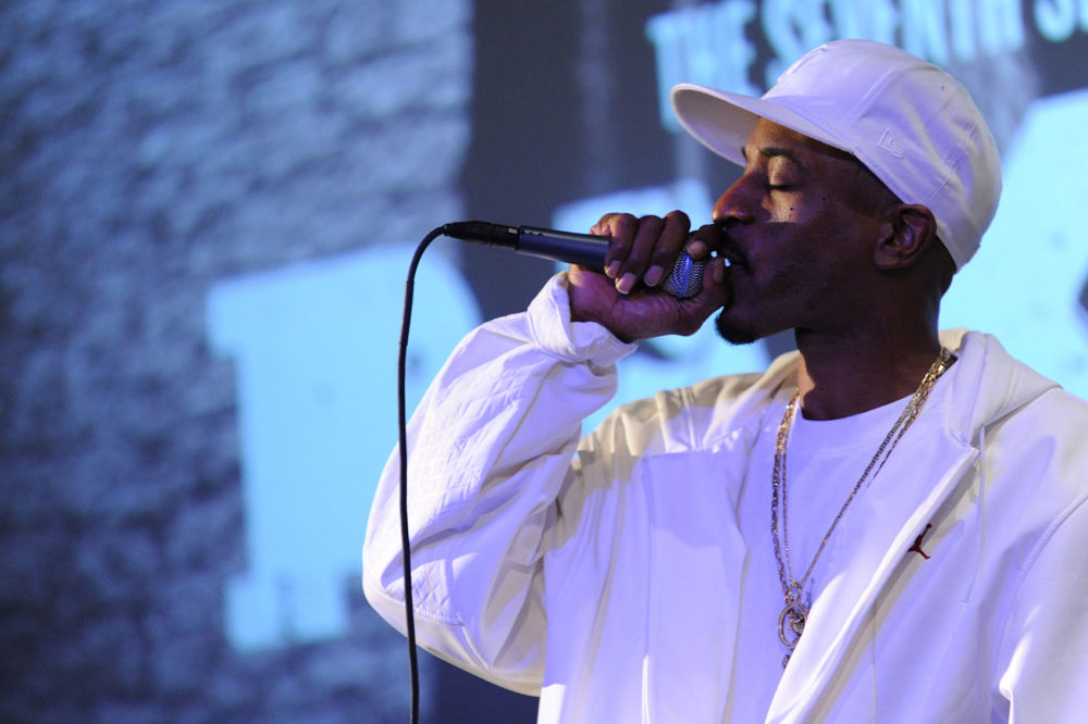 Rakim performs at the Apple Store in Soho on Nov. 20, 2009 in New York City. (Jason Kempin/Getty Images)