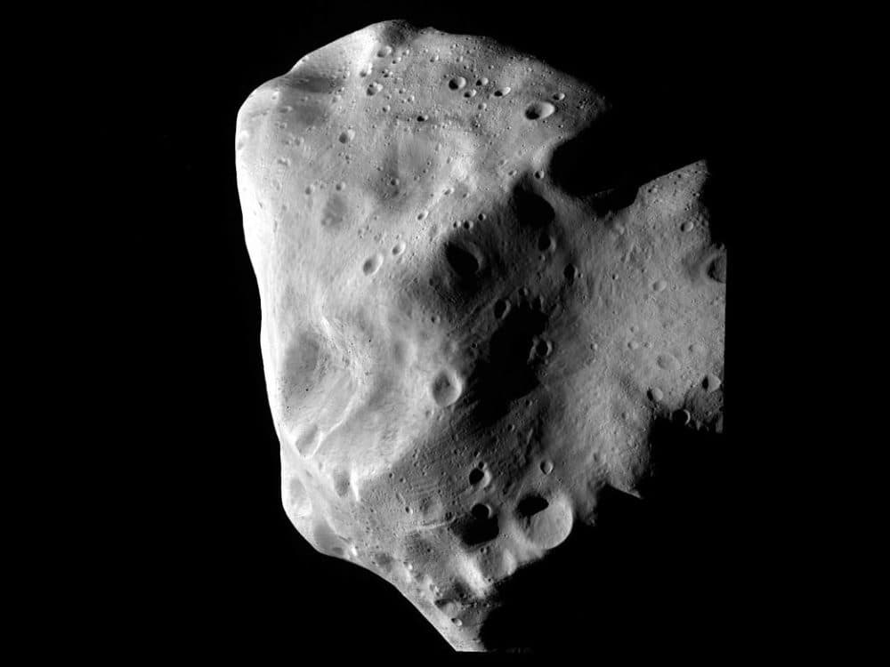 An asteroid. (ESA 2010 MPS for OSIRIS Team MPS/UPD/LAM/IAA/RSSD/INTA/UPM/DASP/IDA)