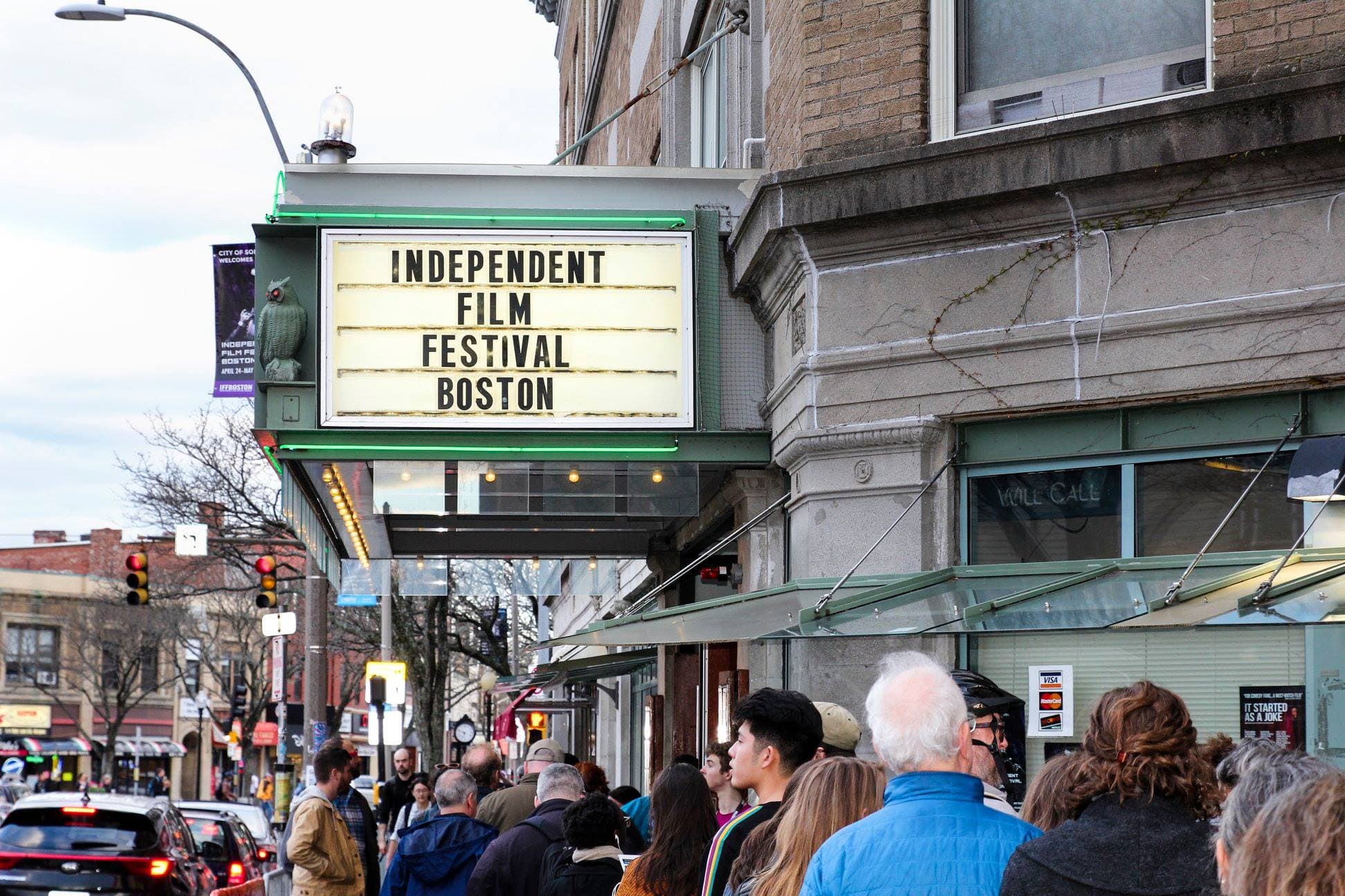Attendees of IFFBoston 2019 line up outside the Somerville Theatre. (Courtesy Rob DiNanno/IFFBoston)