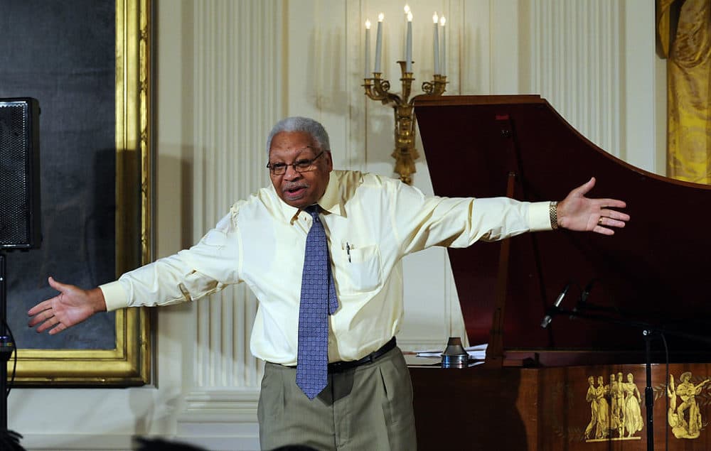 Jazz musician Ellis Marsalis talks to students during a jazz music workshop hosted by First Lady Michelle Obama at the White House on June 15, 2009. (Jewel Samad/AFP/Getty Images)