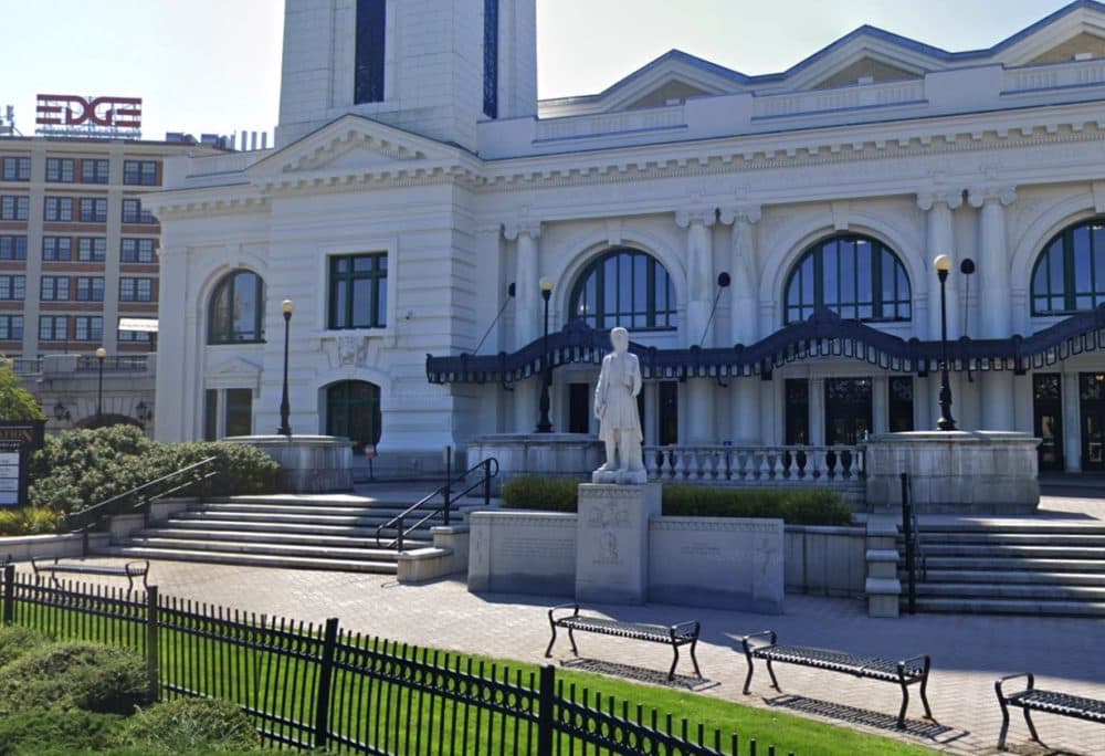 The Christopher Columbus statue in front of Worcester's Union Station. (Screenshot via Google Maps)
