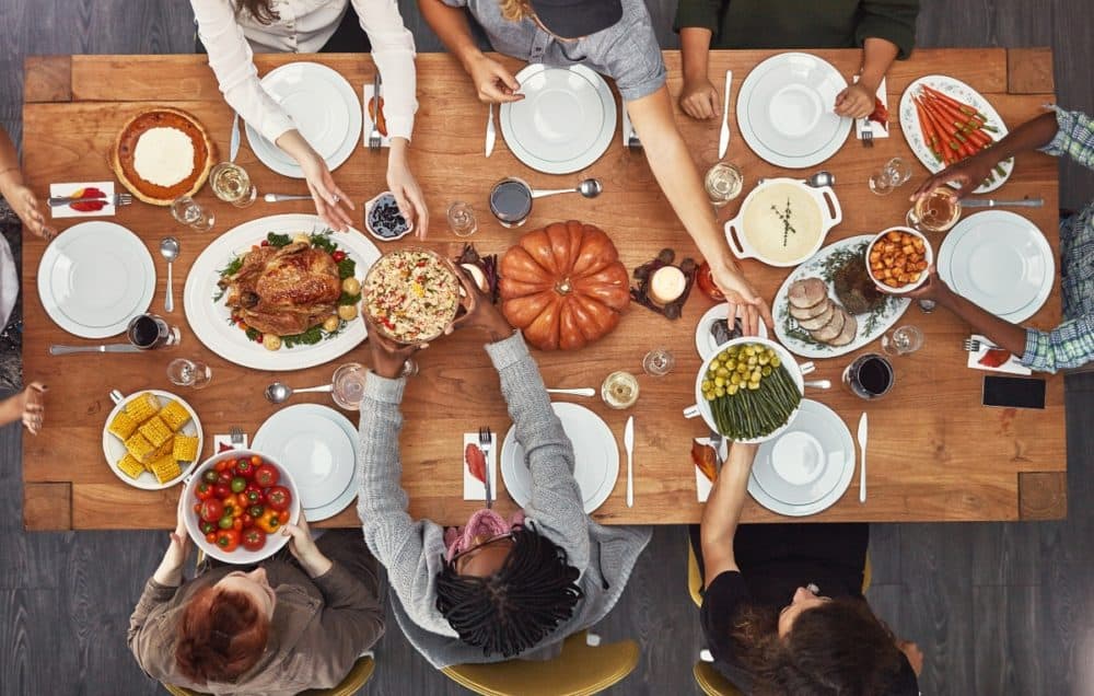 当地厨师与餐厅经营者与我们分享他们在感恩节时烹饪和食用的食物