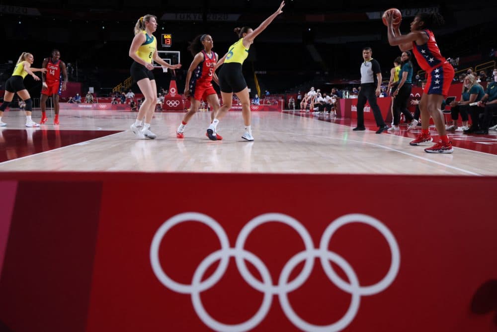USA's Ariel Atkins (R) looks for a pass during ithe women's quarter-final basketball match between Australia and USA during the Tokyo 2020 Olympic Games at the Saitama Super Arena in Saitama on Aug. 4, 2021. (Thomas COEX COEX/AFP via Getty Images)