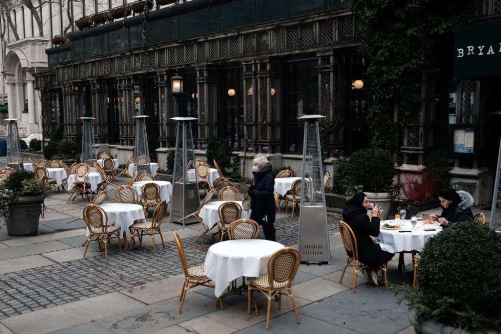 Empty tables stand at a restaurant in Manhattan. (Spencer Platt/Getty Images)