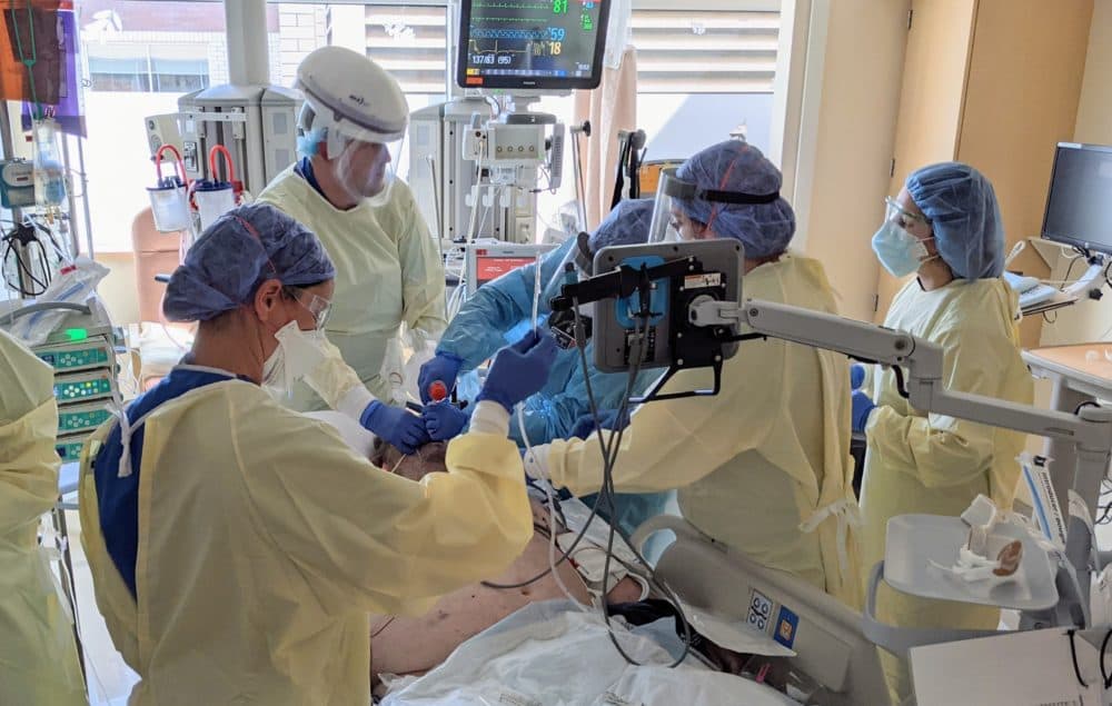 An ICU team at Asante Rogue Regional Medical Center preparing to intubate a crashing COVID-19 patient. (Michael Blumhardt/Asante)