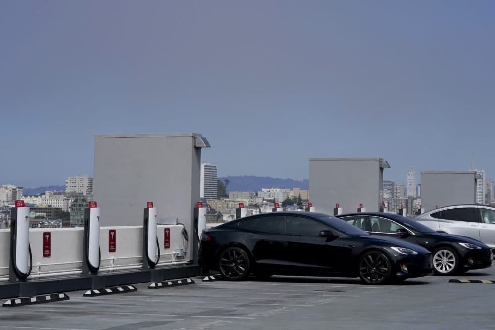 California is poised to required 100% of new cars, trucks and SUVs sold in the state to be powered by electricity or hydrogen by 2035. (Jeff Chiu/AP)