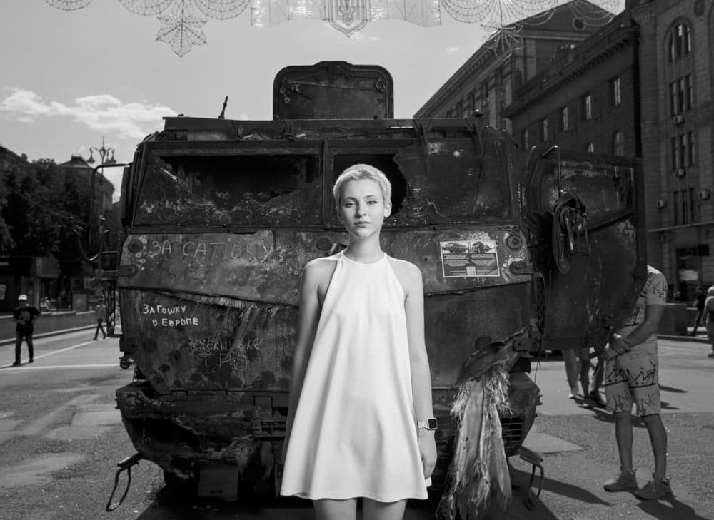 'Display of seized and destroyed Russian tanks on Khreschatyk High Street, Kyiv' August 2022. (Courtesy Mark Neville)