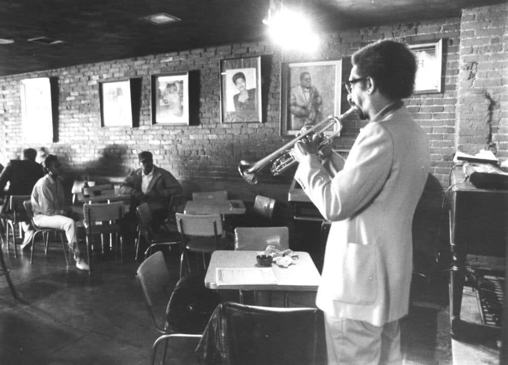 A person performs at Wally's Cafe Jazz Club on June 6, 1988. (Bill Greene/The Boston Globe via Getty Images)