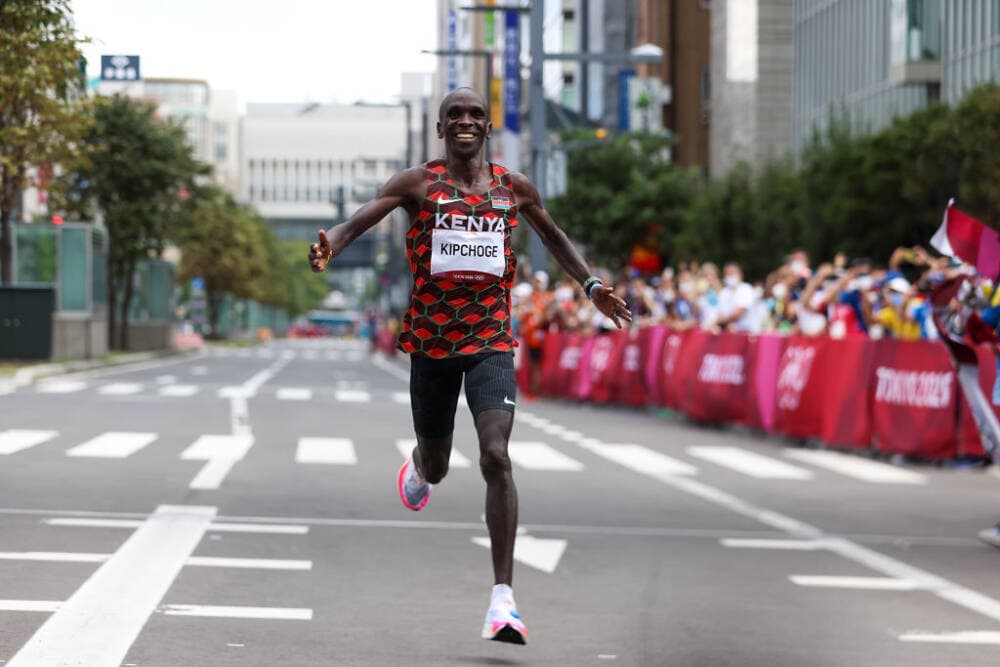 Eliud Kipchoge of Team Kenya celebrates after winning the gold medal in the Men's Marathon Final on day sixteen of the Tokyo 2020 Olympic Games at Sapporo Odori Park on August 08, 2021 in Sapporo, Japan.  (Lintao Zhang/Getty Images)