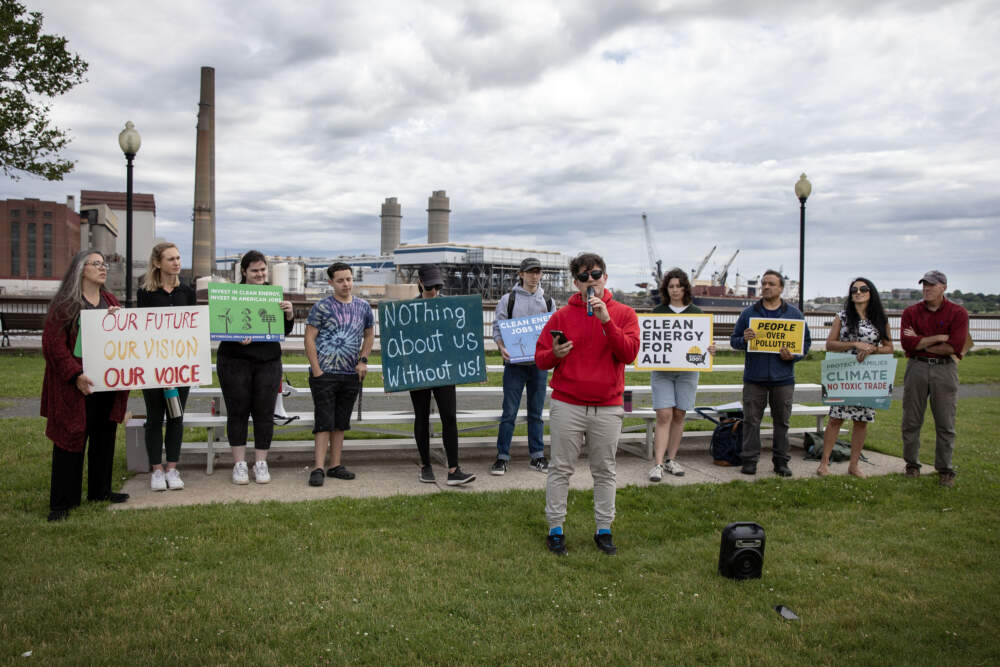 Everett Councilor Darren Costa speaks with residents and local climate activists near the Everett marine Terminal. (Robin Lubbock/WBUR)