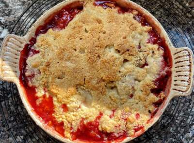 Strawberry-almond crumble. (Kathy Gunst/Here & Now)