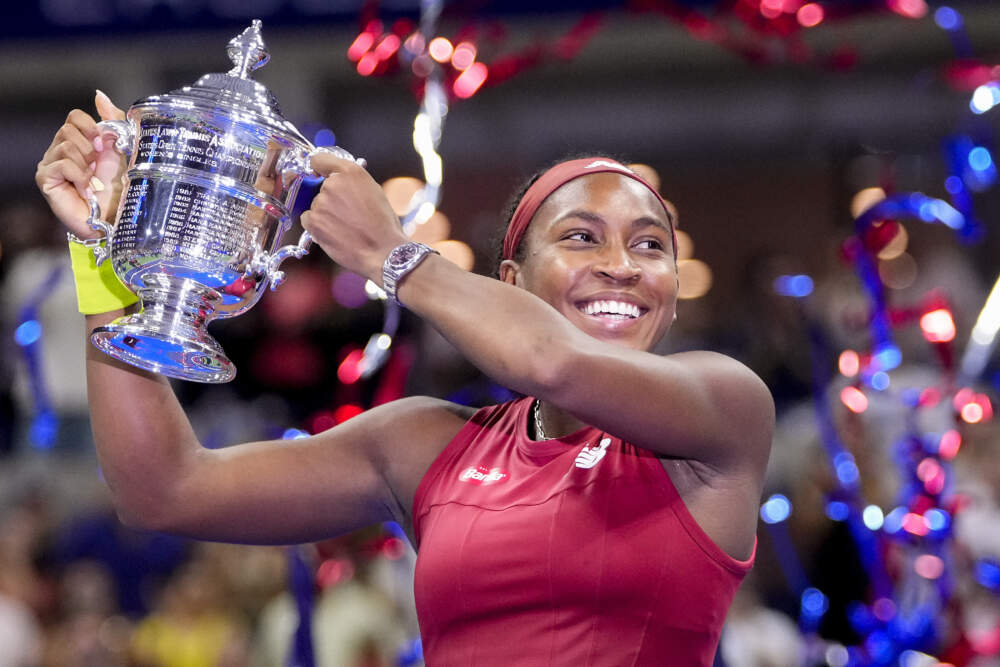 Coco Gauff, of the United States, holds up the championship trophy after defeating Aryna Sabalenka, of Belarus, in the women's singles final of the U.S. Open tennis championships. (Frank Franklin II/AP)