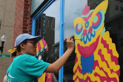Members of BCNC Youth Center contribute to &quot;What Makes a Community Thrive&quot; mural. (Courtesy Pao Arts Center)