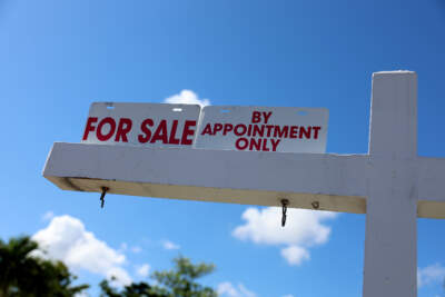 A For Sale sign displayed in front of a home. (Joe Raedle/Getty Images)