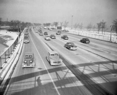 View from an overpass near North Avenue looking north in Chicago, Ill., Dec. 1949. Volume of traffic is carried by eight lanes of pavement. (AP)