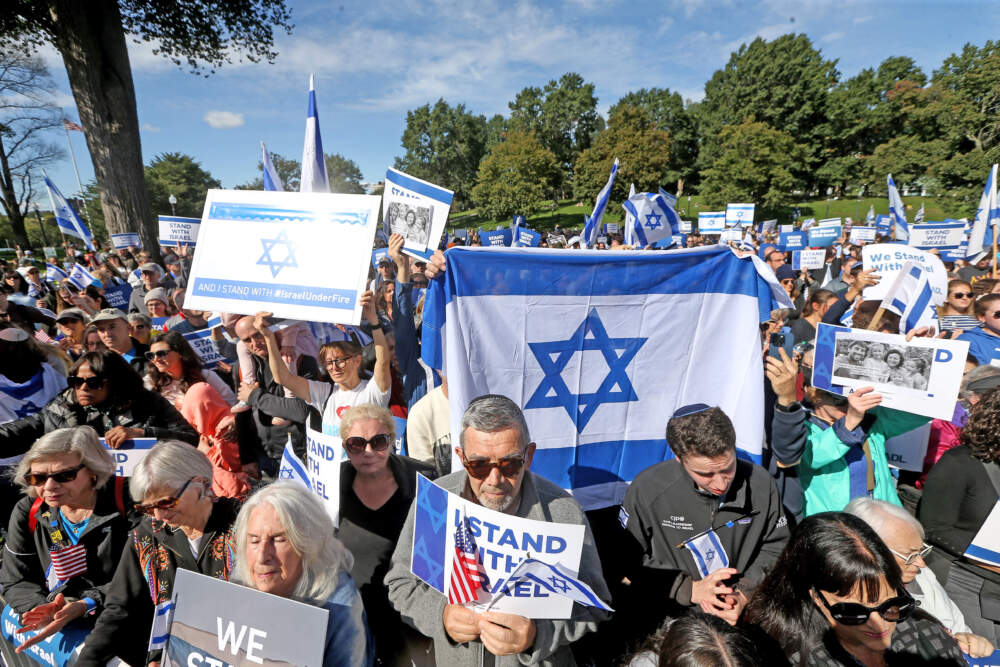 Hundreds gather during a rally in support of Israel on Boston Common. (Matt Stone/MediaNews Group/Boston Herald via Getty Images)