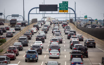 Cars crawl along I93 South out of Boston, in mid-afternoon traffic congestion. (Robin Lubbock/WBUR)