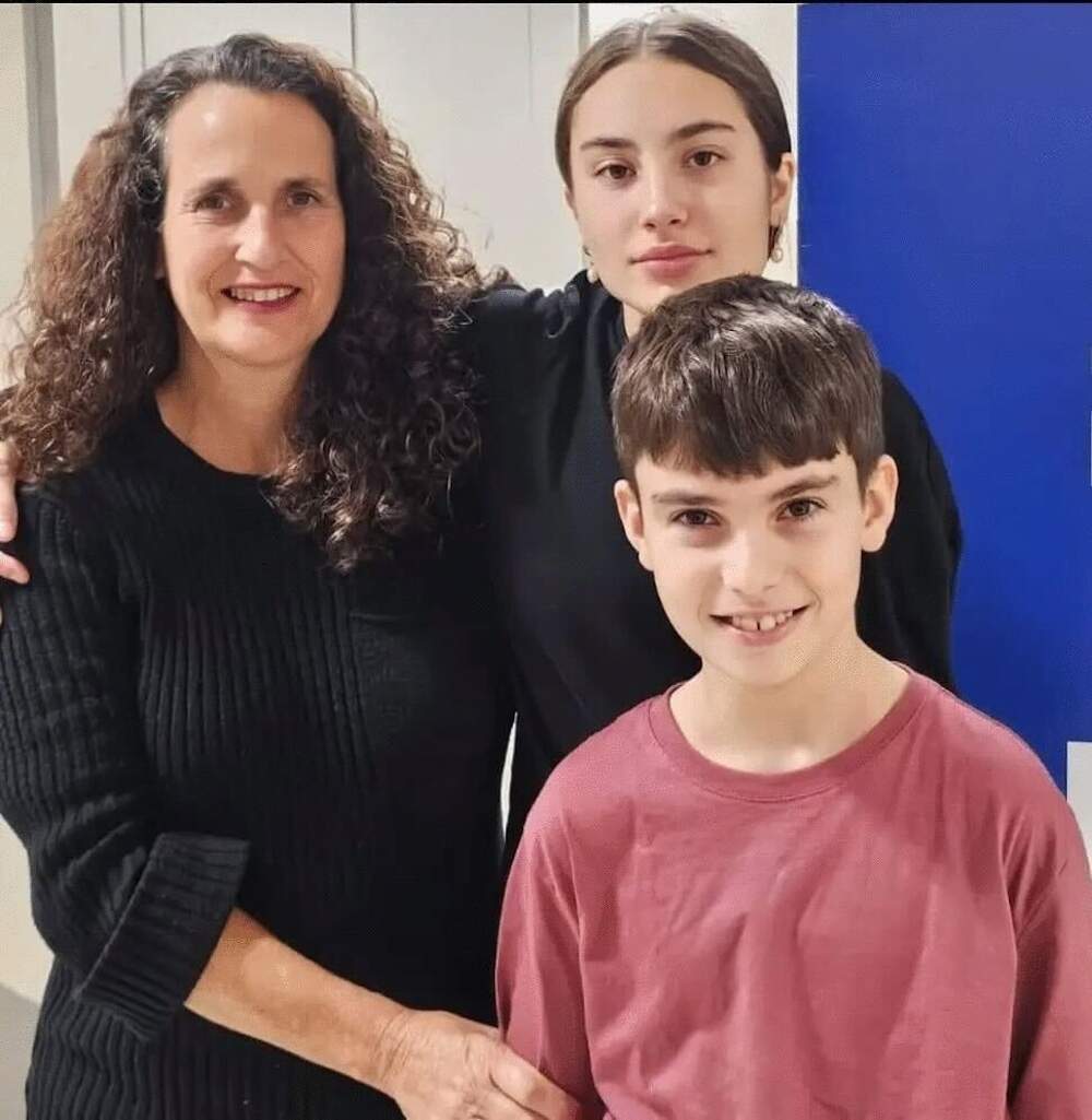 Hadar Kalderon stands with her daughter Sahar and son Erez in an Israeli hospital Monday. The children, who had been held hostage by Hamas since Oct. 7, were released to Israeli authorities as part of a temporary cease-fire agreement. (Photo courtesy Jason Greenberg)