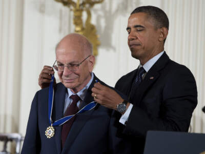 Former President Barack Obama awards psychologist Daniel Kahneman with the Presidential Medal of Freedom in 2013. (Evan Vucci/AP)