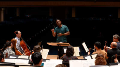 Kwamé Ryan conducts. (Courtesy of Mical Hutson)
